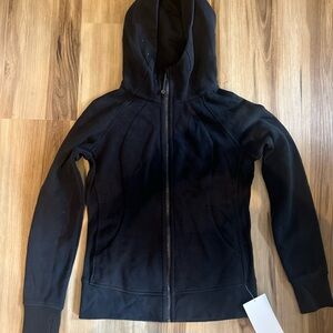 NWT Black full zip Lululemon Scuba Full-Zip Hoodie, size 8 & in great condition!